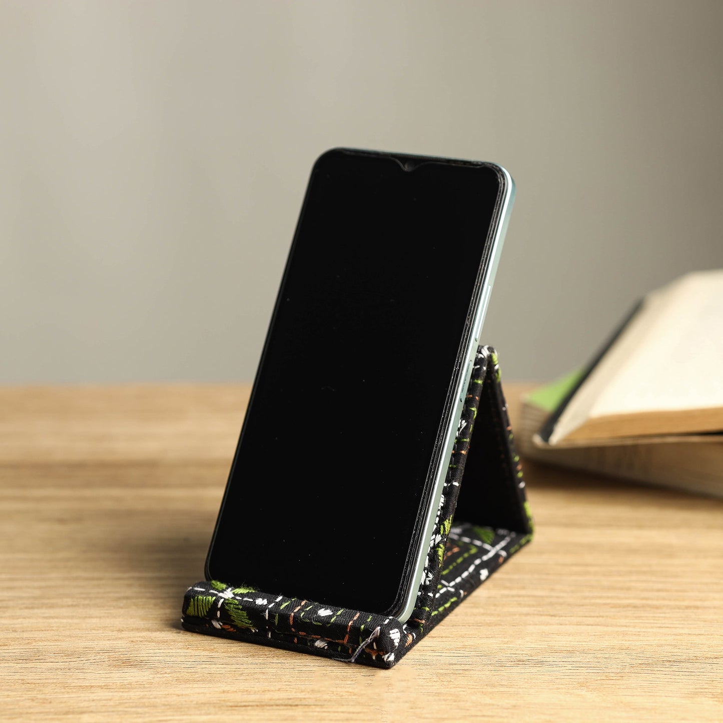 Handcrafted kantha embroidered mobile stand 01