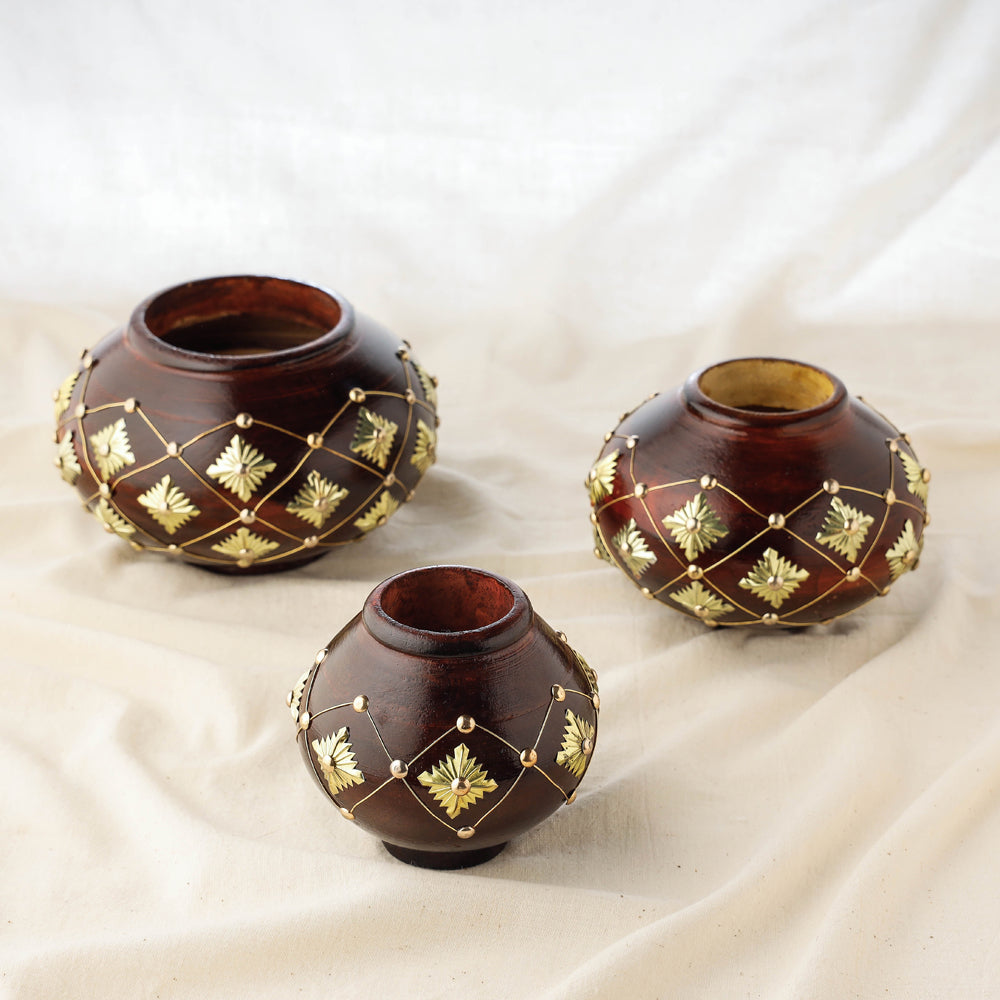 Handcrafted Mango Wooden Flower Pot Online at iTokri.com 