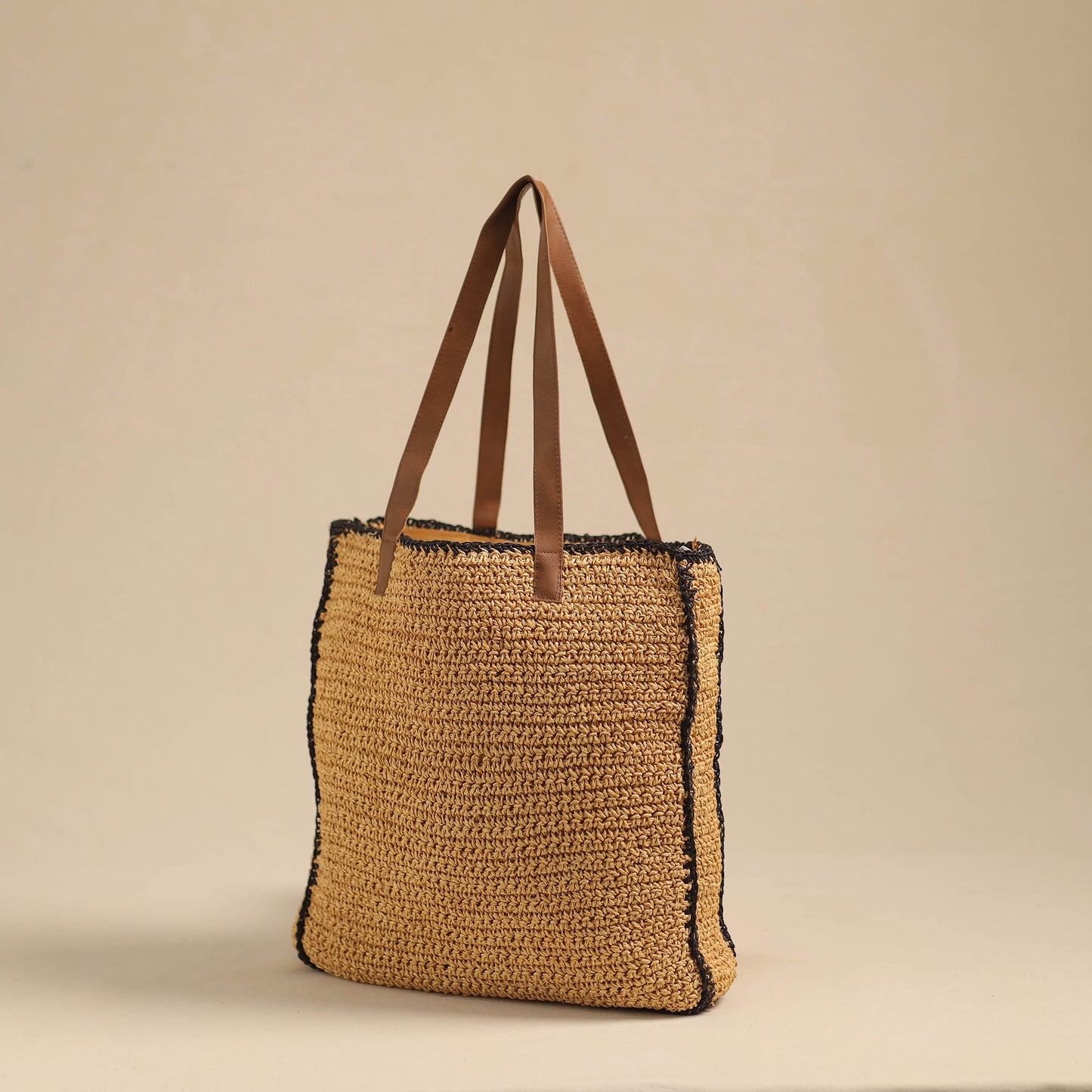 Handcrafted multipurpose raffia shoulder bag 01