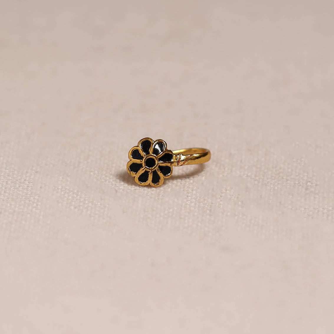 Handcrafted paka meenakari nosepin 154