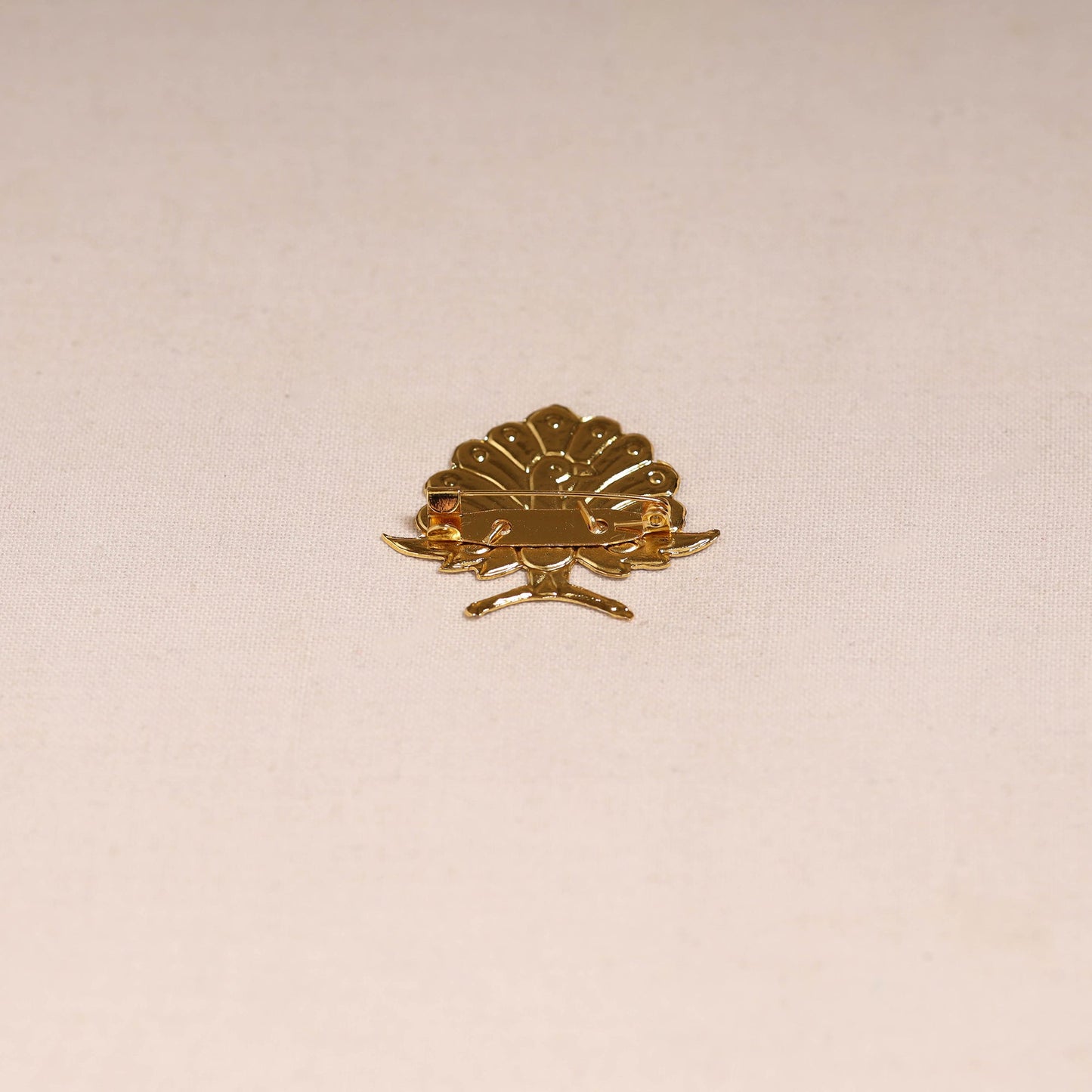 Handcrafted paka meenakari saree pin 228