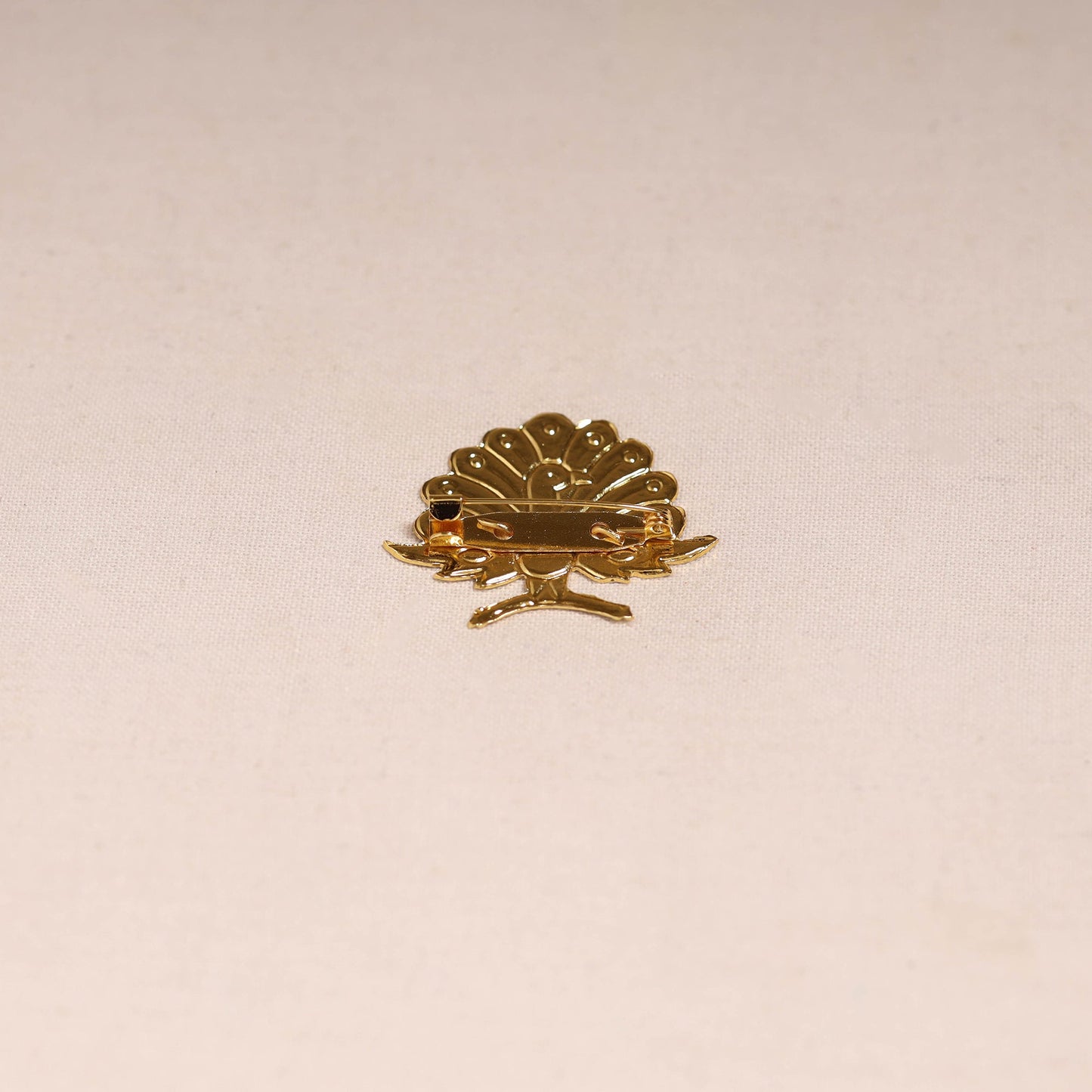 Handcrafted paka meenakari saree pin 230