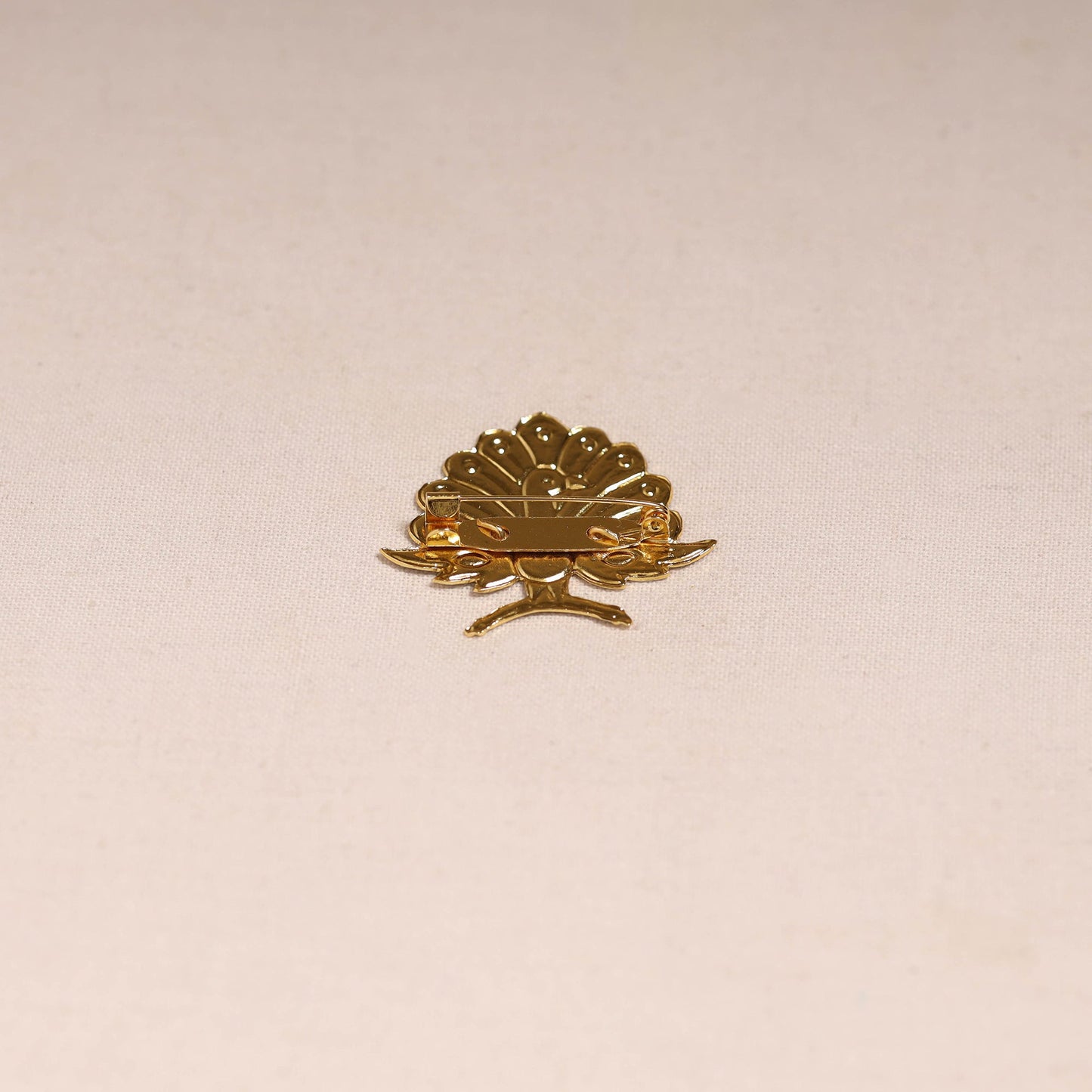 Handcrafted paka meenakari saree pin 231