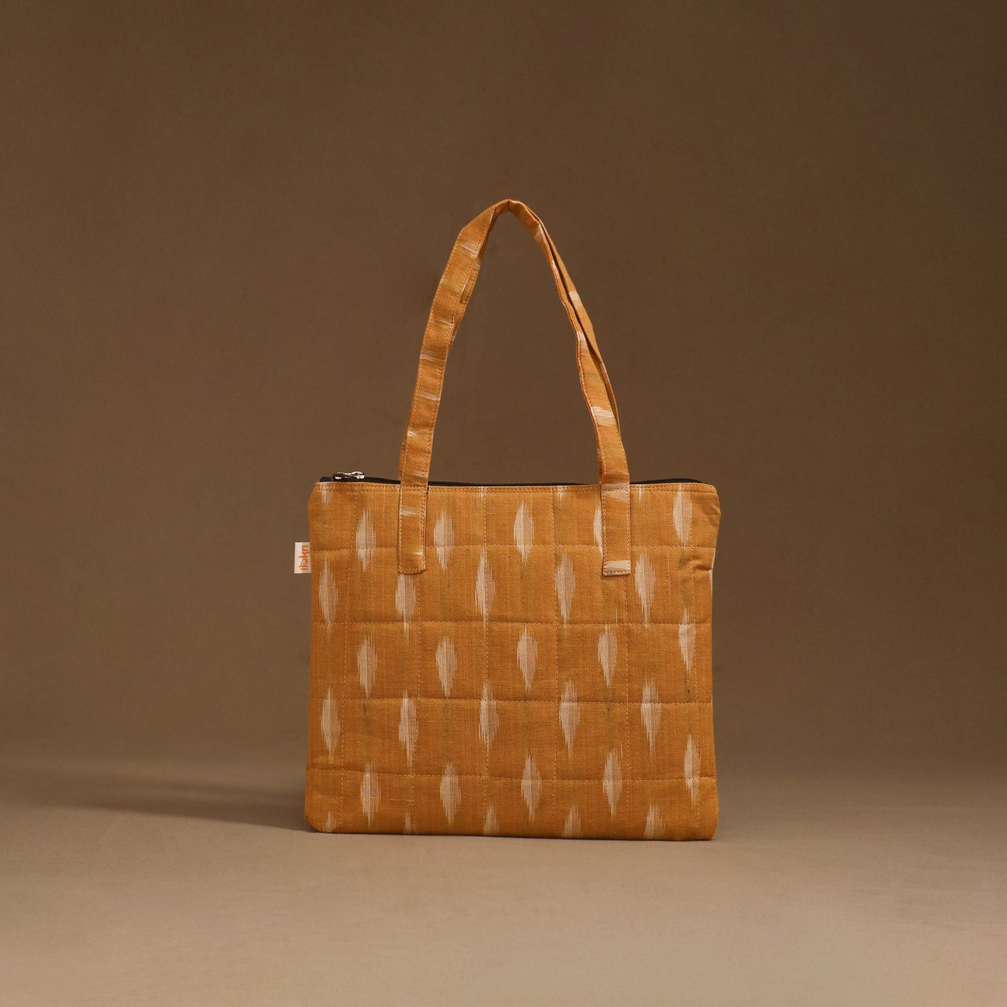 Handcrafted quilted handbag 01