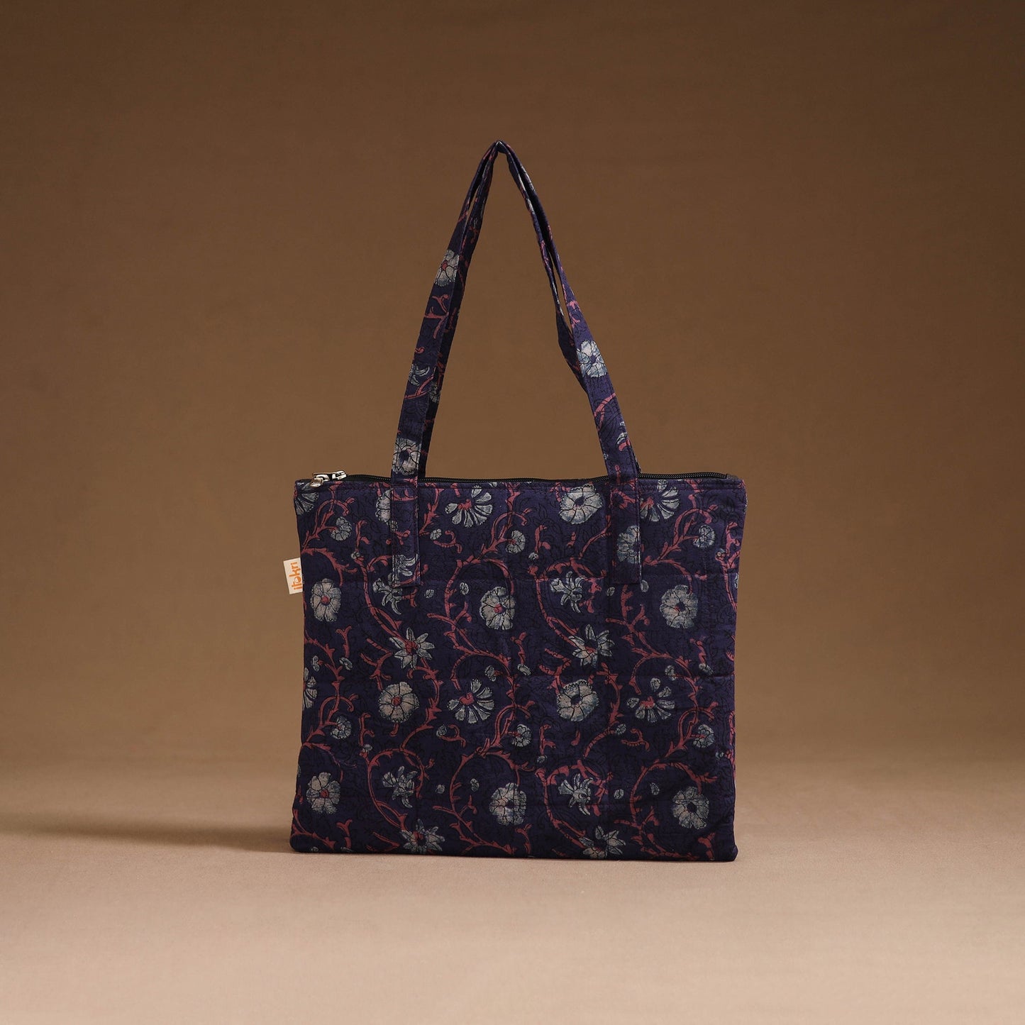 Handcrafted quilted handbag 01