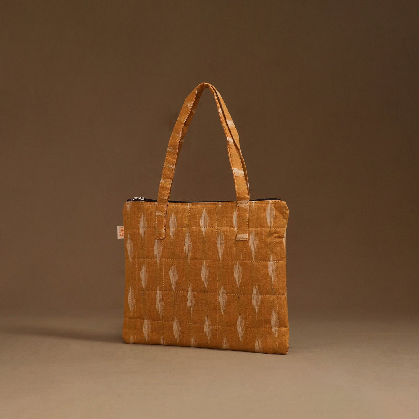 Handcrafted quilted handbag 01