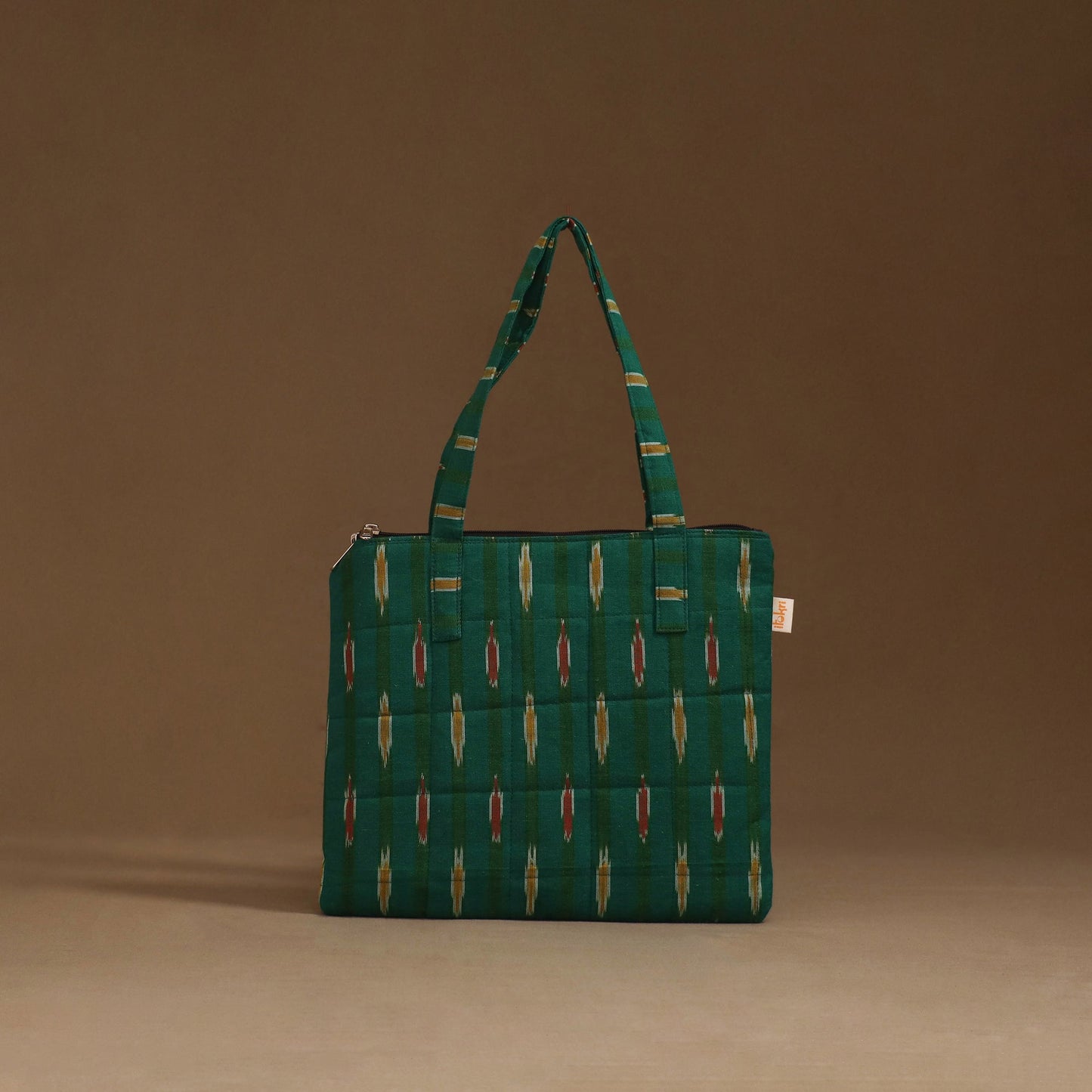 Handcrafted quilted handbag 02