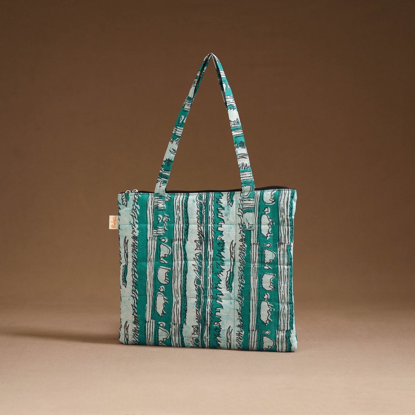 Handcrafted quilted handbag 02