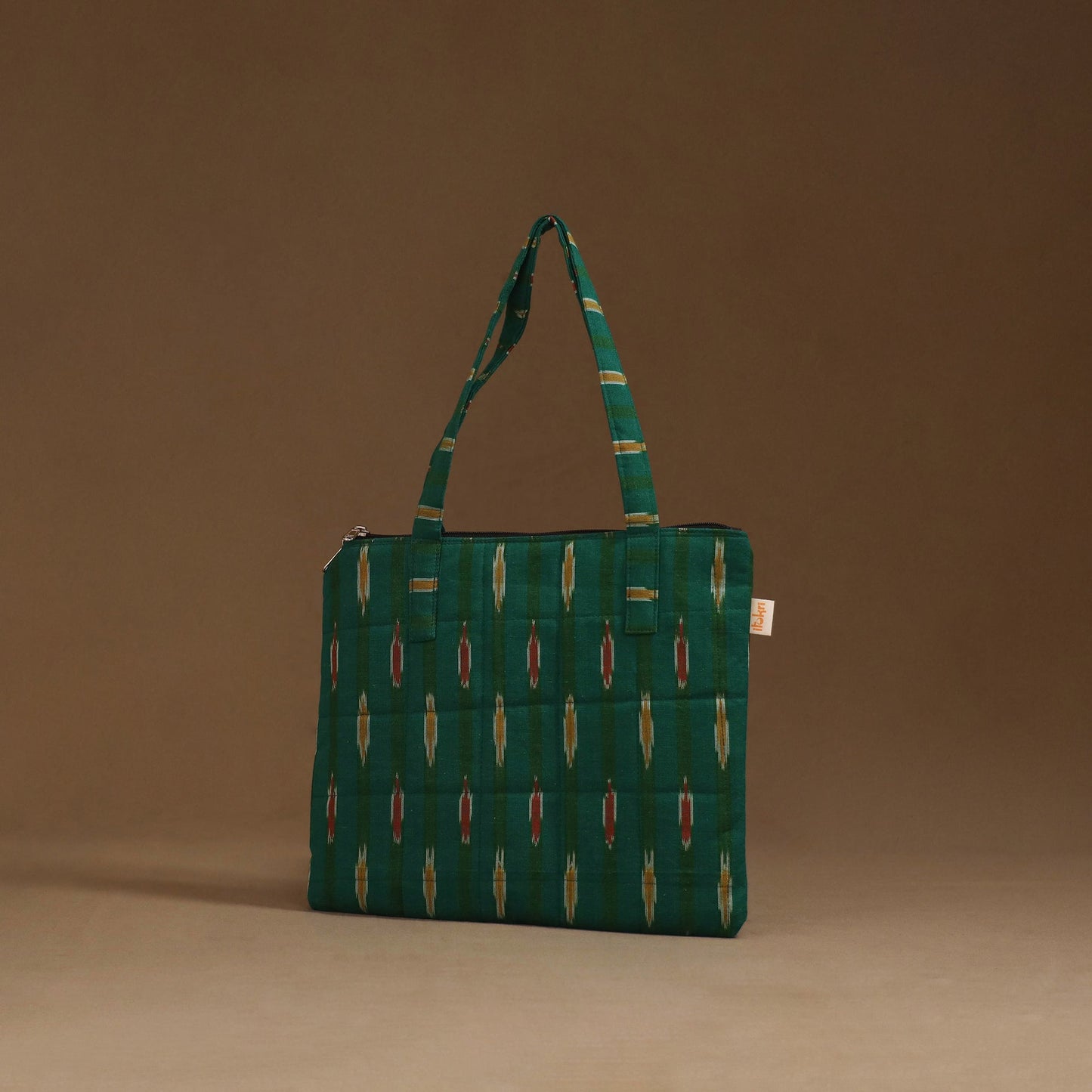 Handcrafted quilted handbag 02