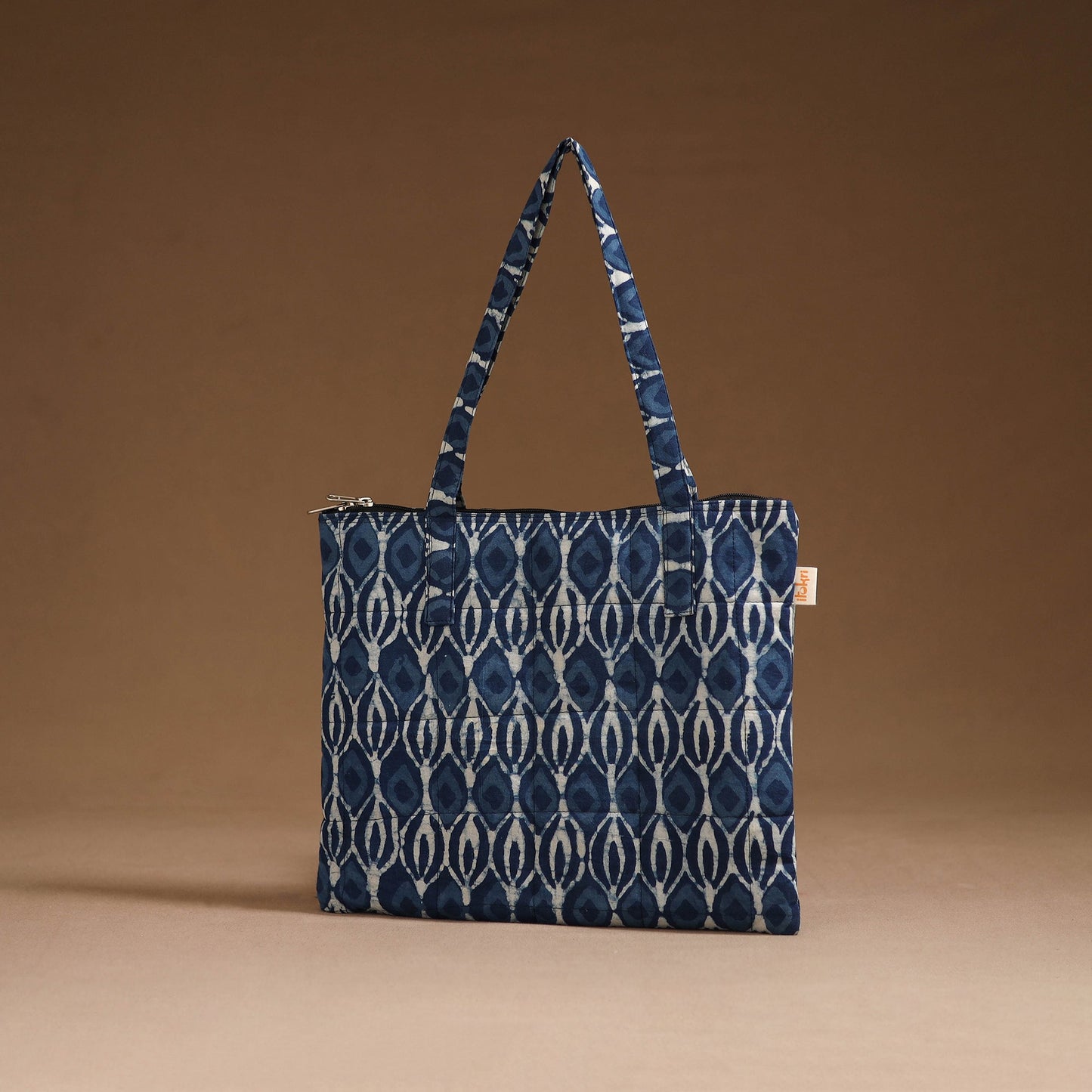 Handcrafted quilted handbag 04