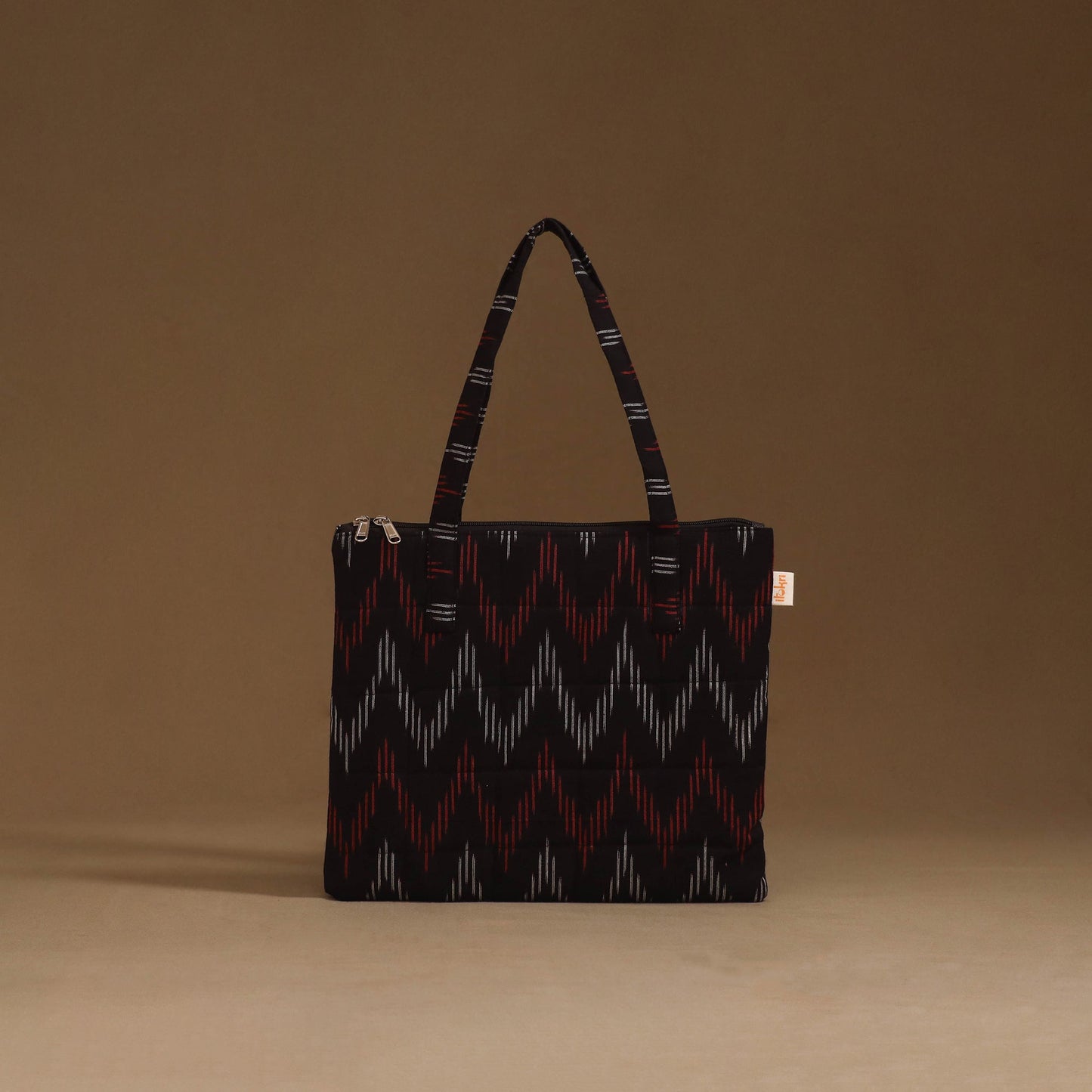 Handcrafted quilted handbag 04