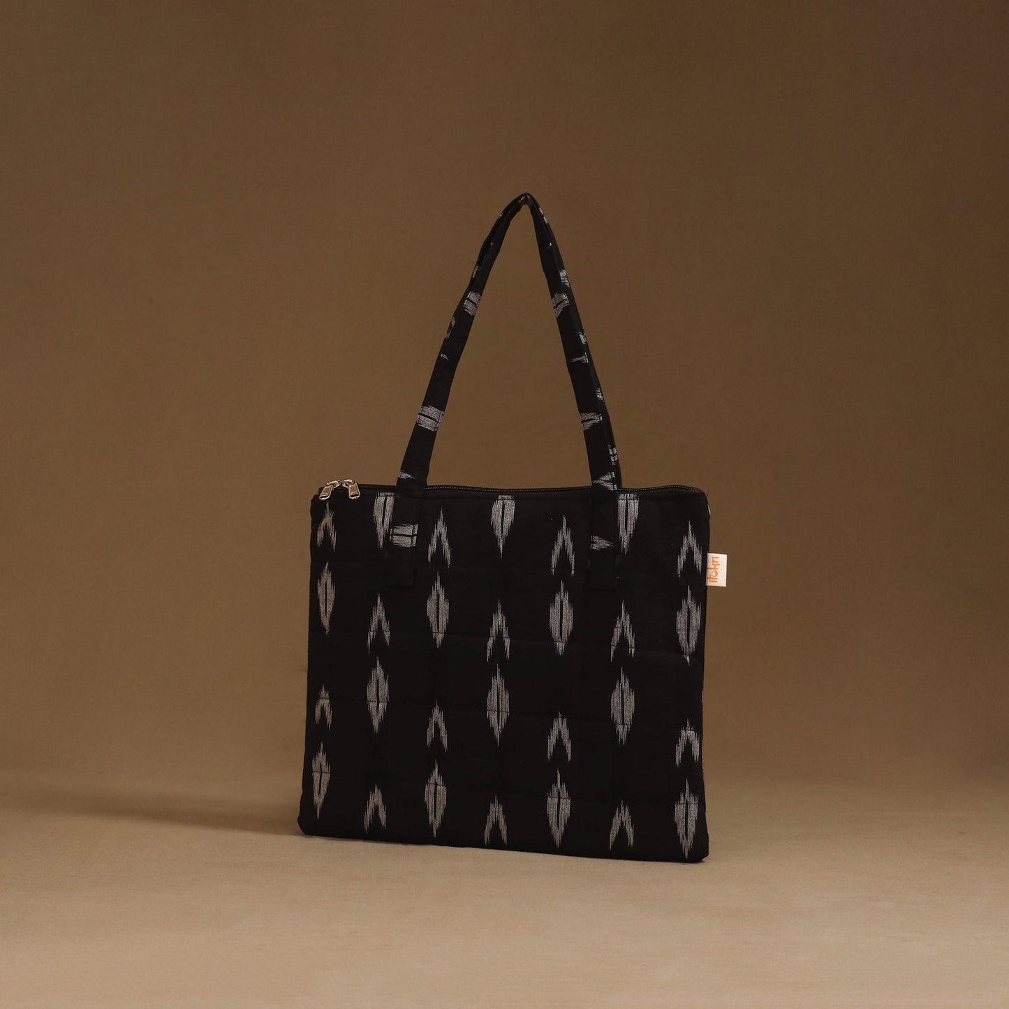 Handcrafted quilted handbag 05