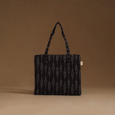 Handcrafted quilted handbag 06