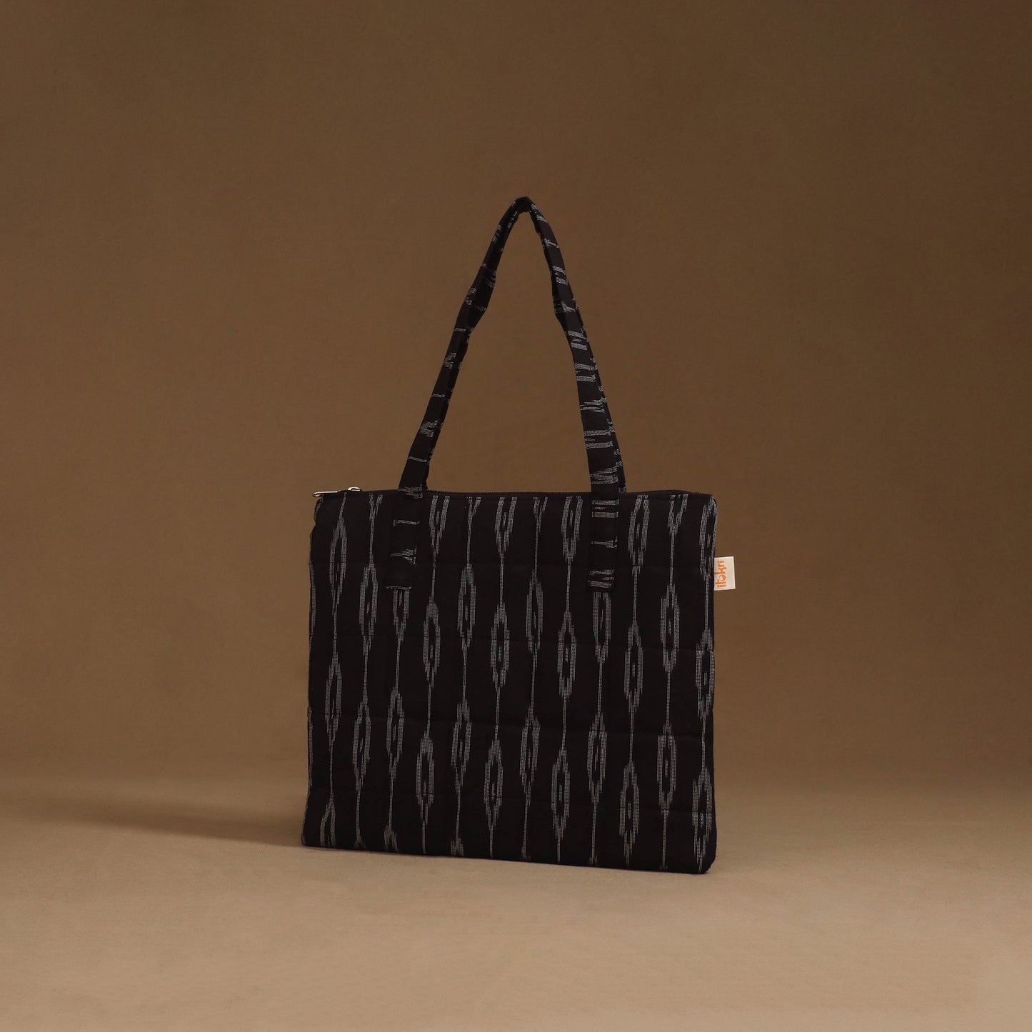 Handcrafted quilted handbag 06