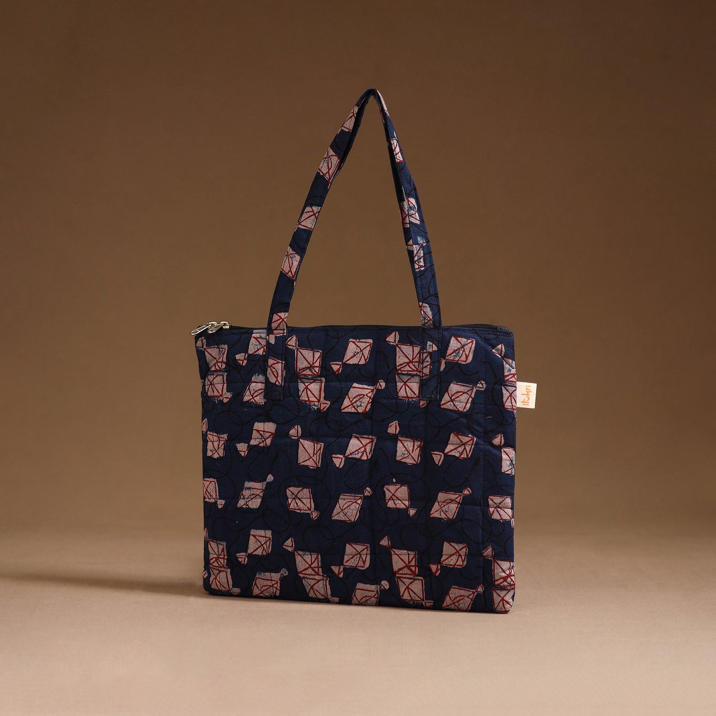 Handcrafted quilted handbag 07