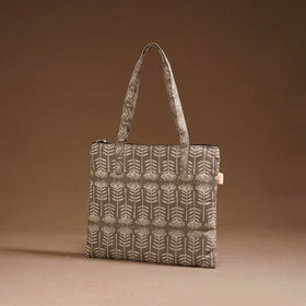 Handcrafted quilted handbag 30