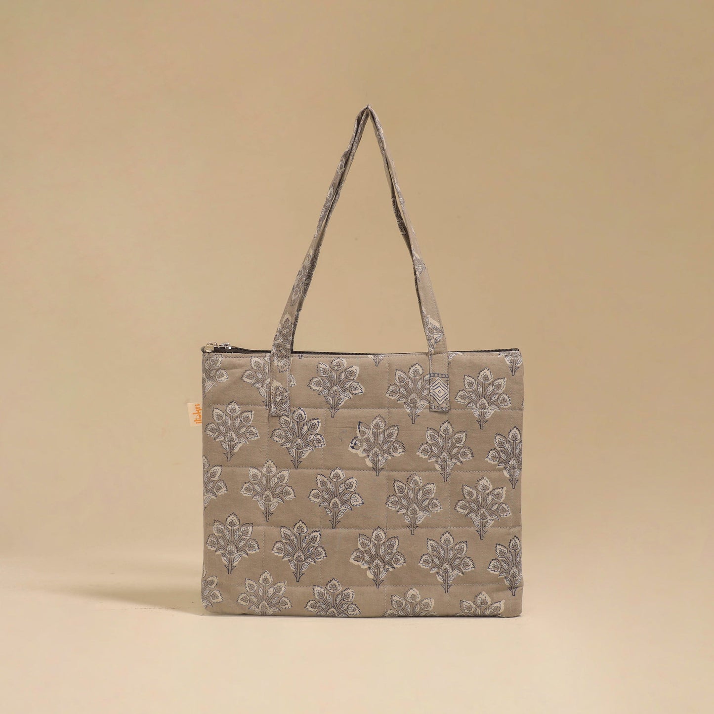 Handcrafted quilted handbag 31