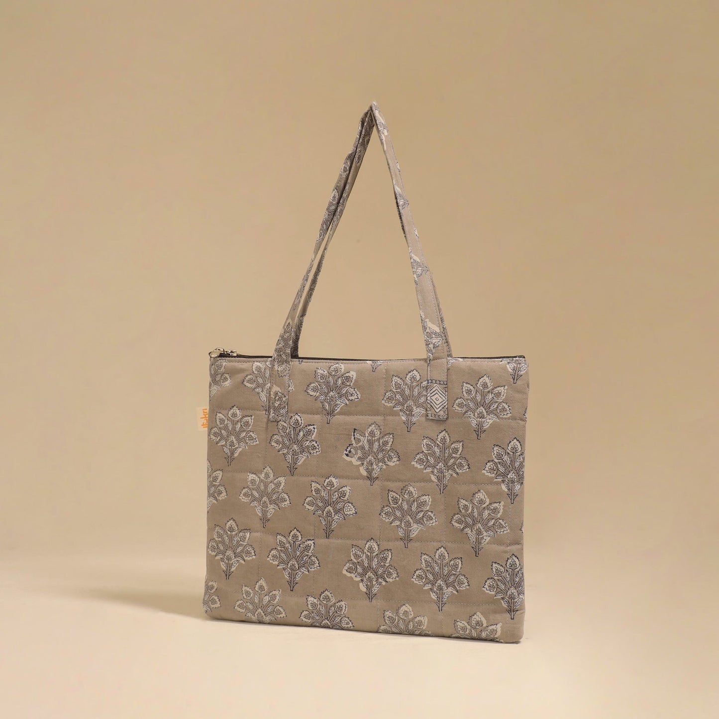 Handcrafted quilted handbag 31