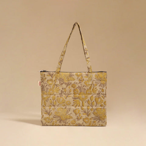 Handcrafted quilted handbag 32