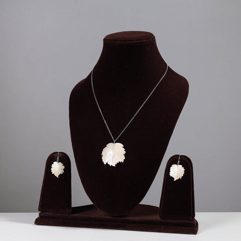 Handcrafted seashell necklace set