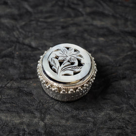  Handcrafted Seashell Sindoor Box Online at iTokri.com 