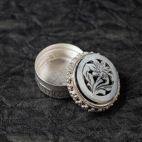  Handcrafted Seashell Sindoor Box Online at iTokri.com 