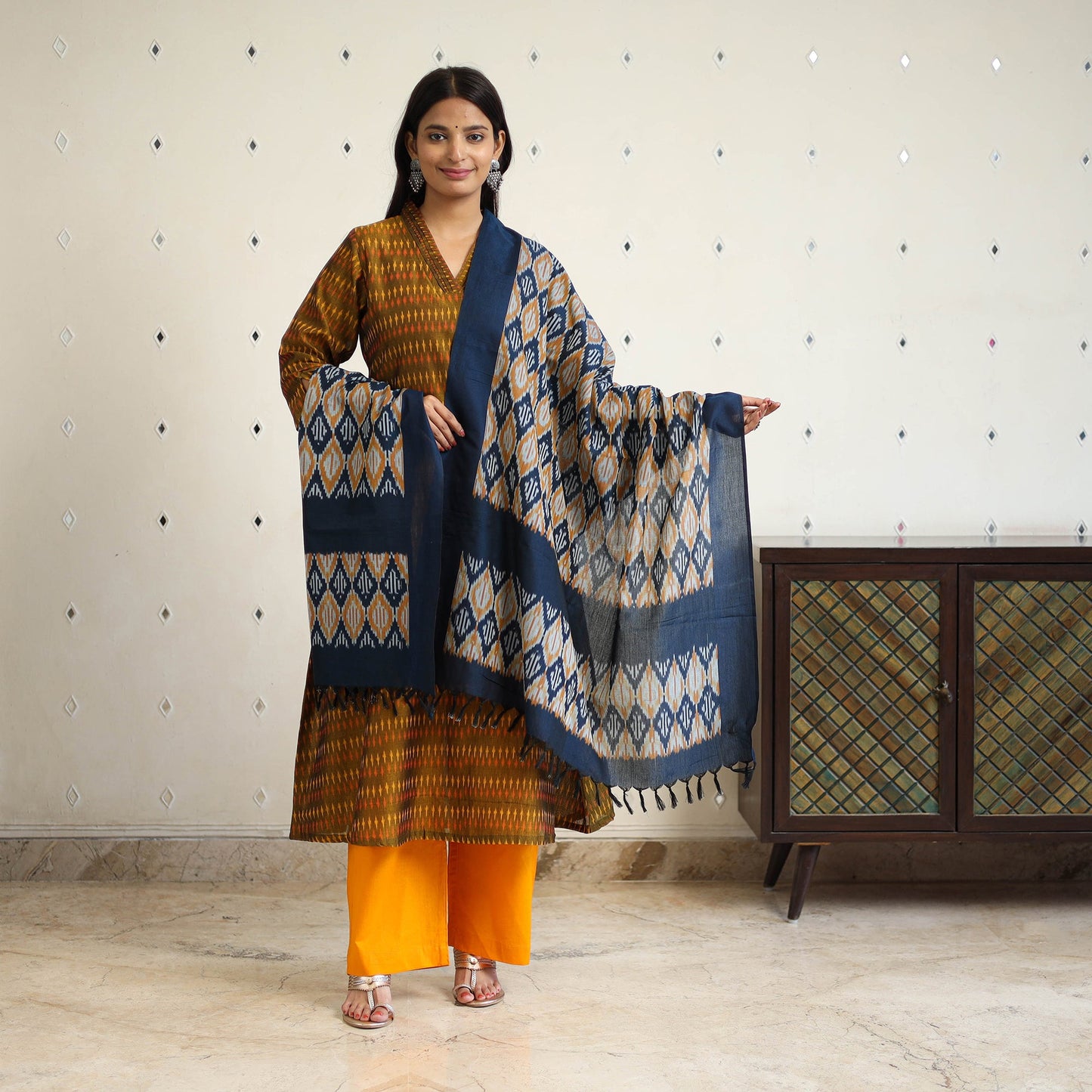 Handloom cotton pochampally ikat kurta set (set of 3) 02