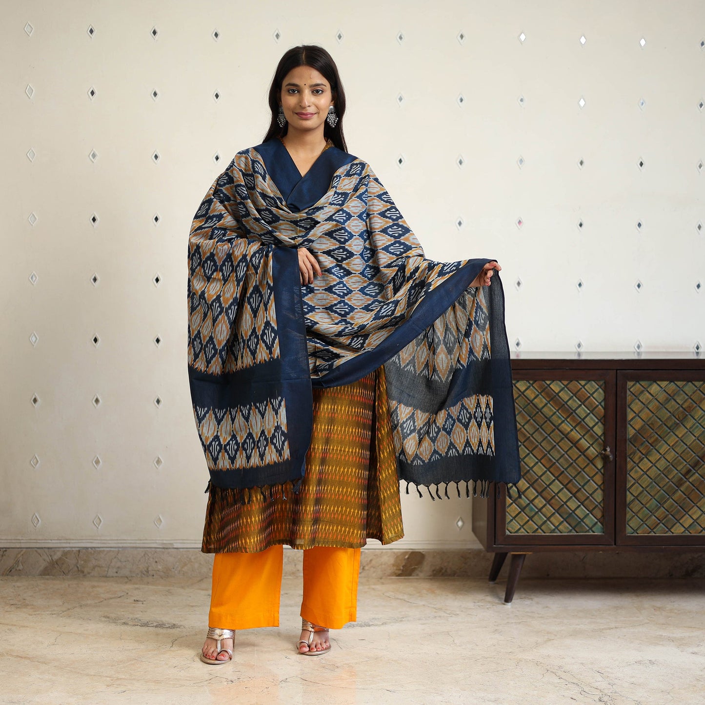 Handloom cotton pochampally ikat kurta set (set of 3) 02