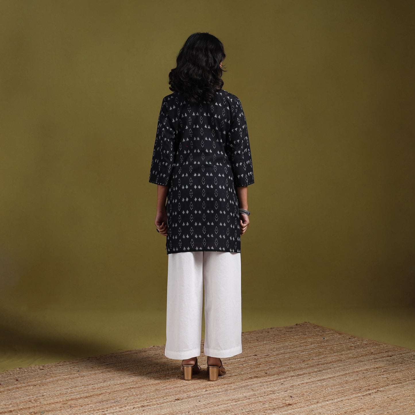 Handloom embroidered mercerised cotton short pochampally