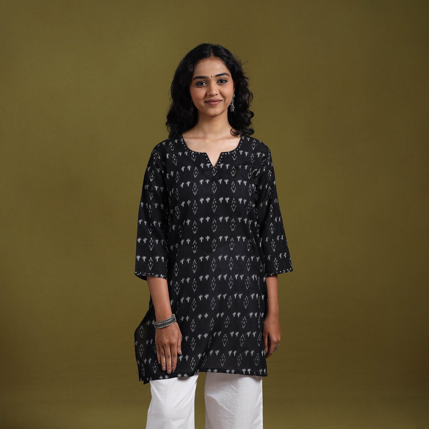 Handloom embroidered mercerised cotton short pochampally