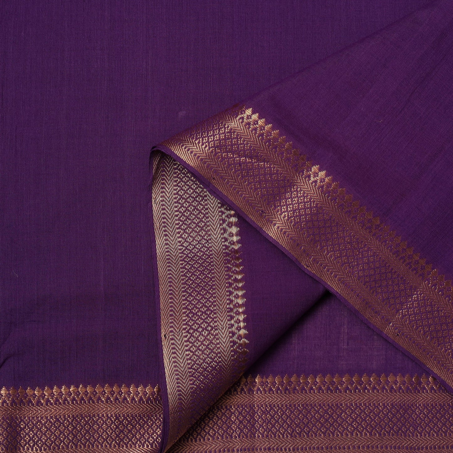 Handloom mangalagiri cotton fabric with nizam zari border