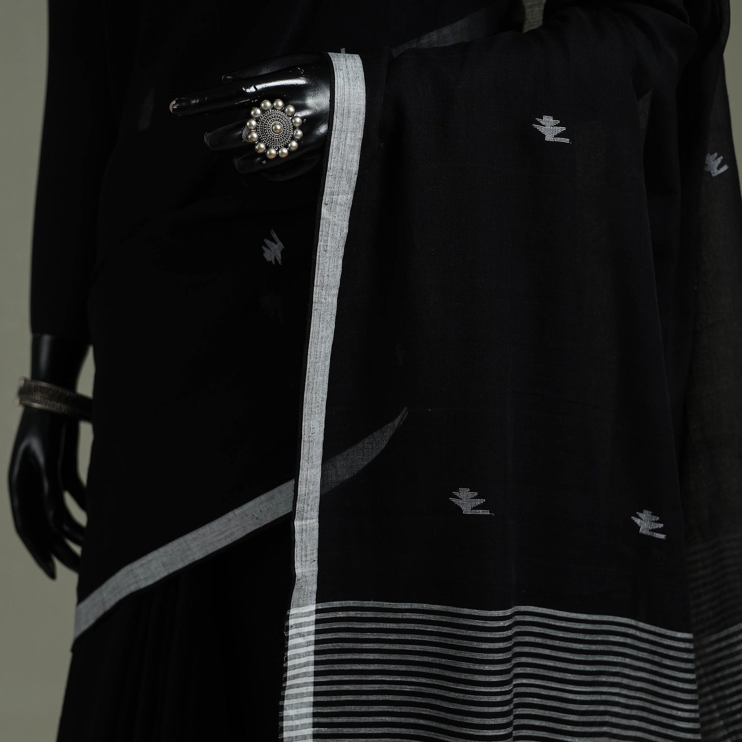 Handloom pure mul cotton phulia jamdani saree with tassels