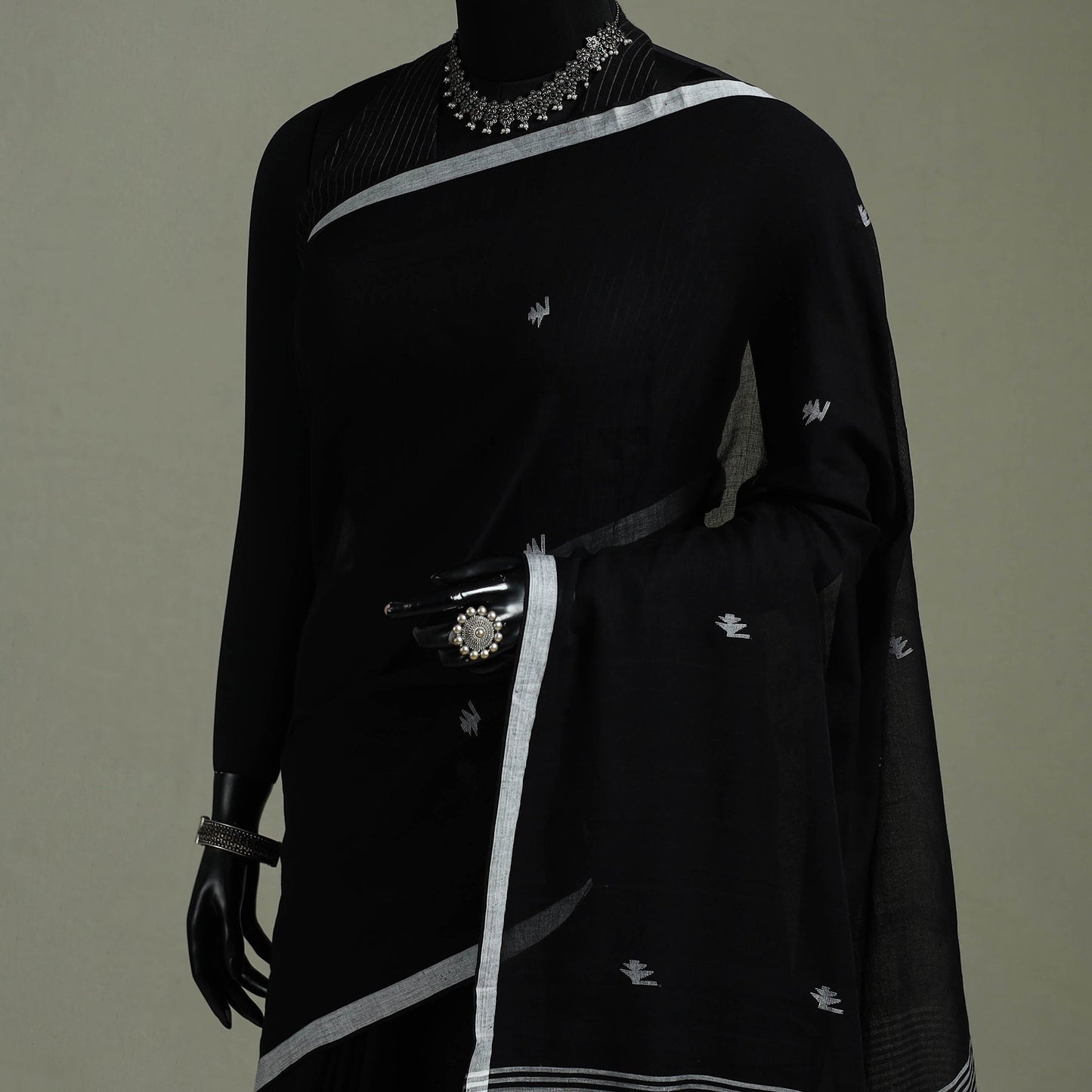 Handloom pure mul cotton phulia jamdani saree with tassels