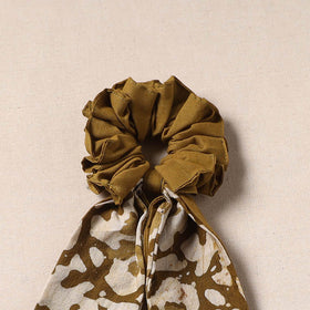 Handmade rubber band/scarf scrunchie 90 - handcrafted