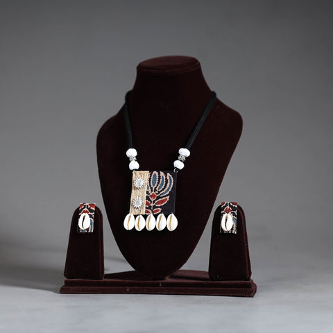 Handmade Shell Jute Fabart Necklace Set 26