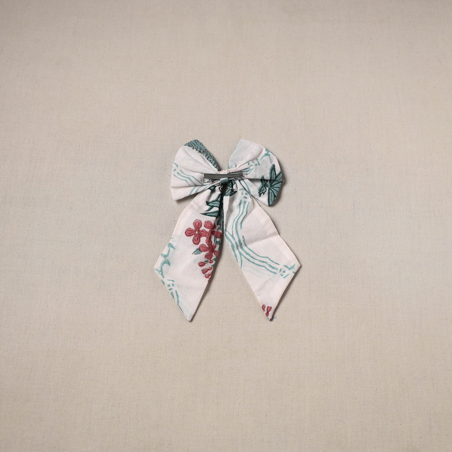 Handmade women’s bow hair clip 02 - handcrafted