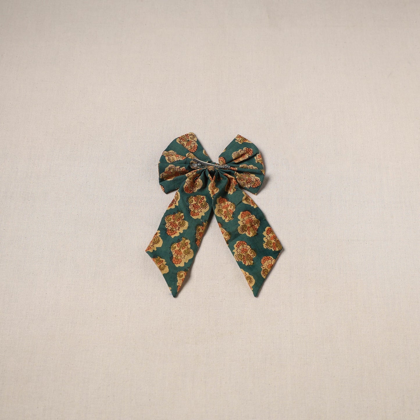 Handmade women’s bow hair clip 03 - handcrafted