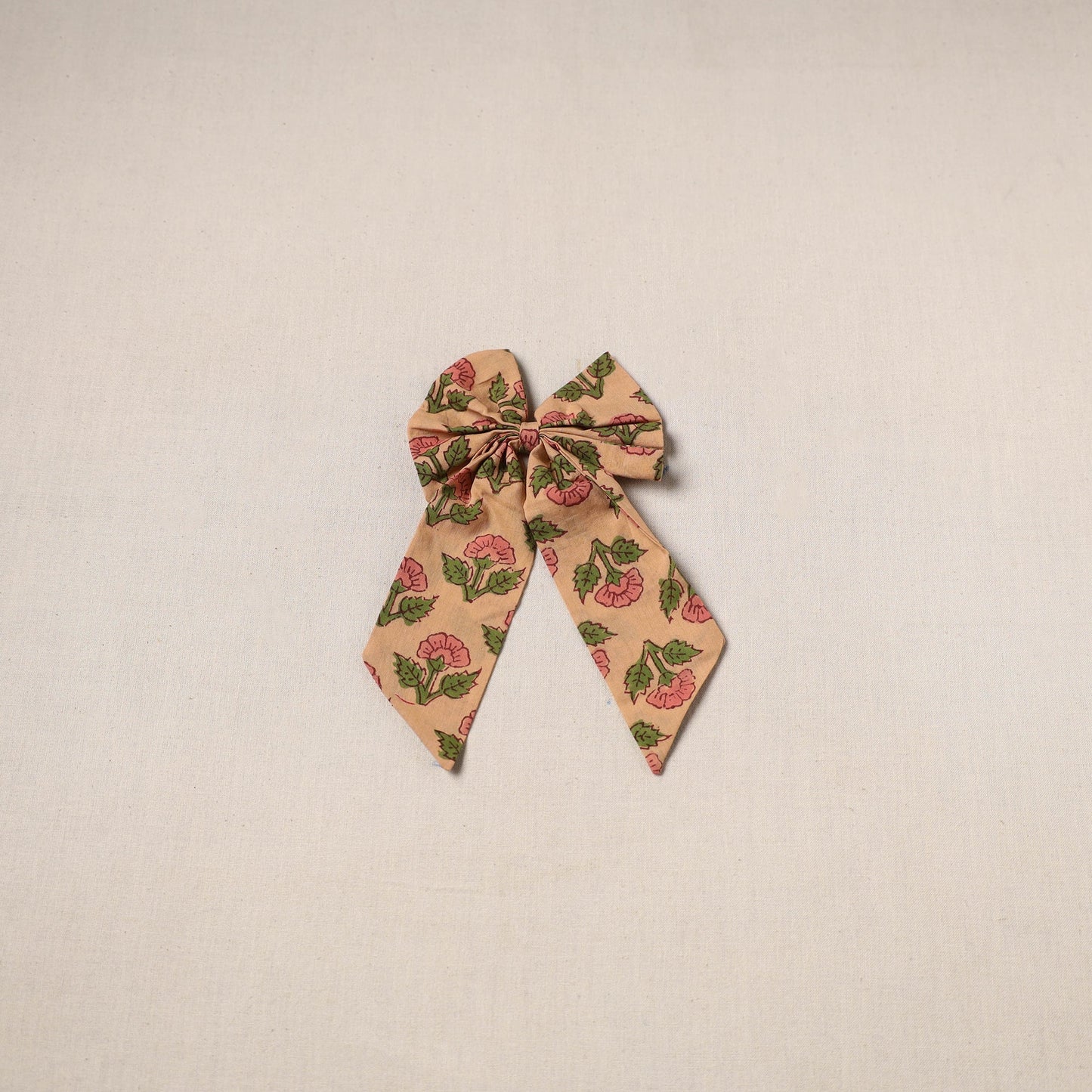 Handmade women’s bow hair clip 04 - handcrafted