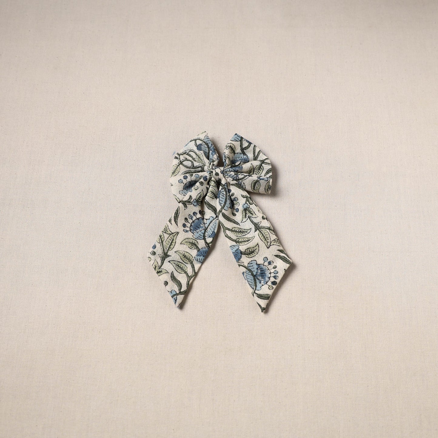 Handmade women’s bow hair clip 06 - handcrafted