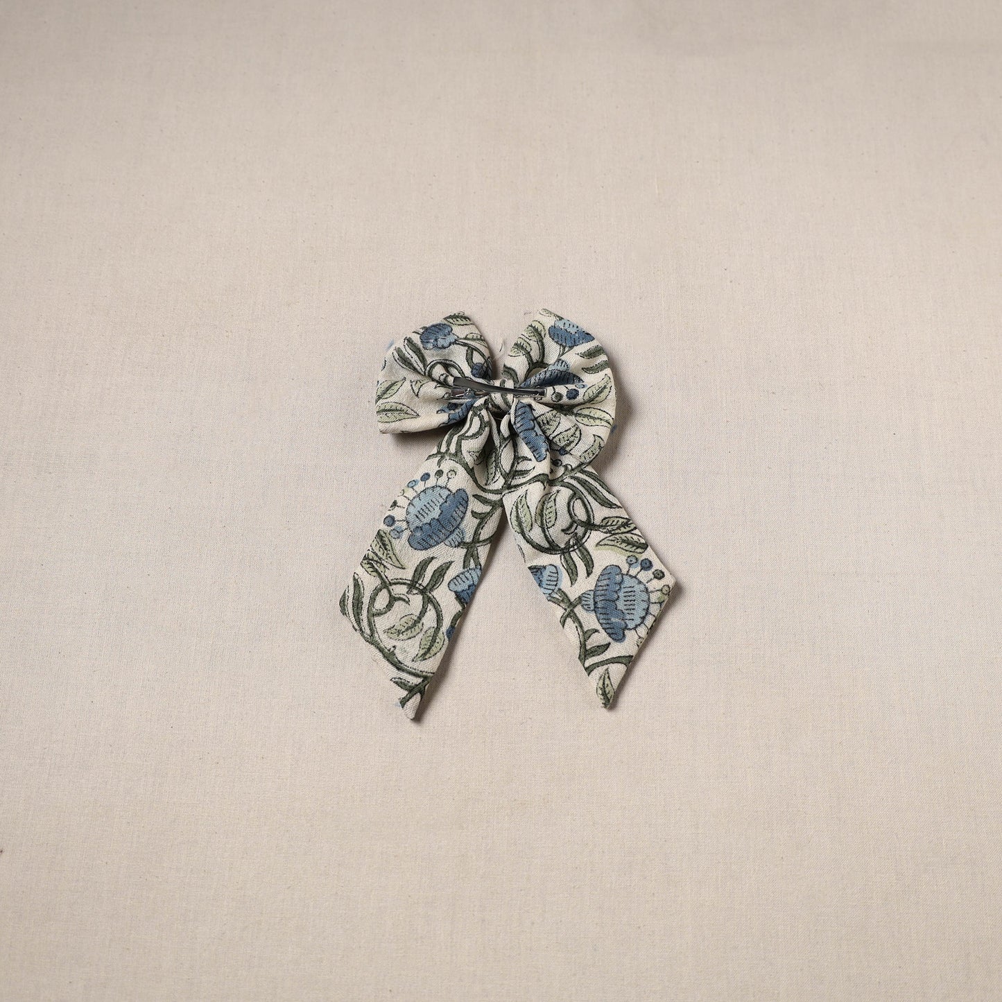 Handmade women’s bow hair clip 06 - handcrafted