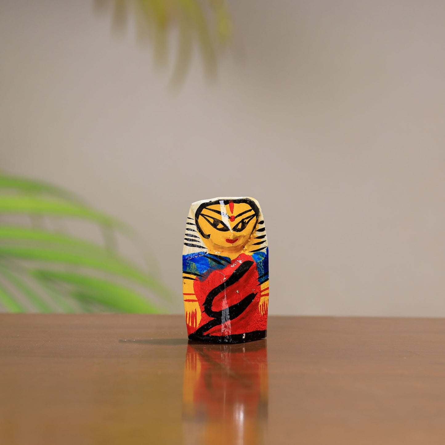 Handpainted burdwan wood tiny king & queen sculptures