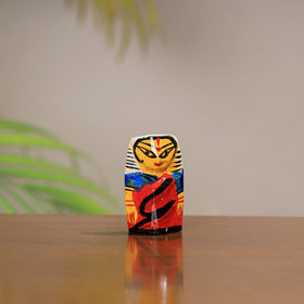 Handpainted burdwan wood tiny king & queen sculptures