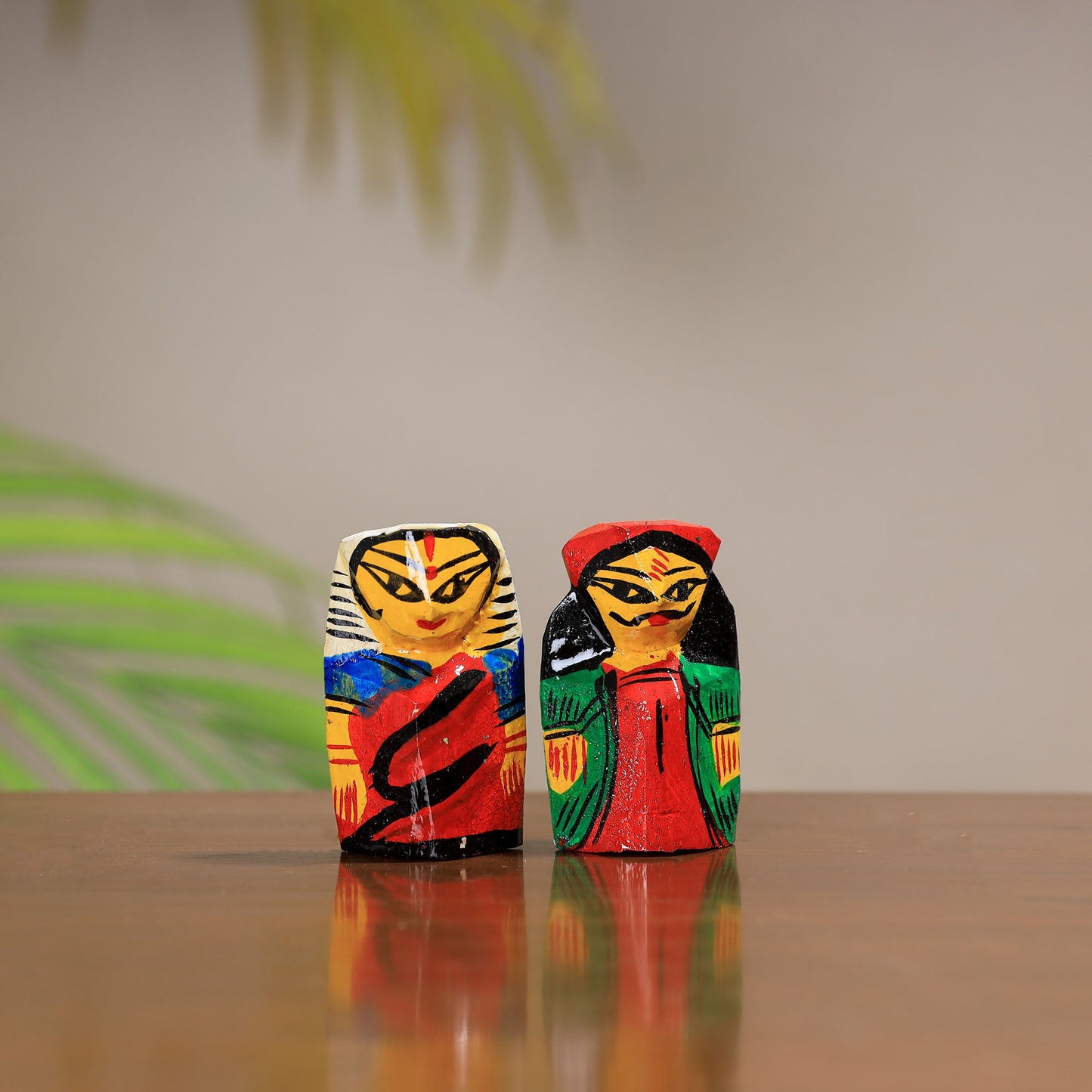 Handpainted burdwan wood tiny king & queen sculptures