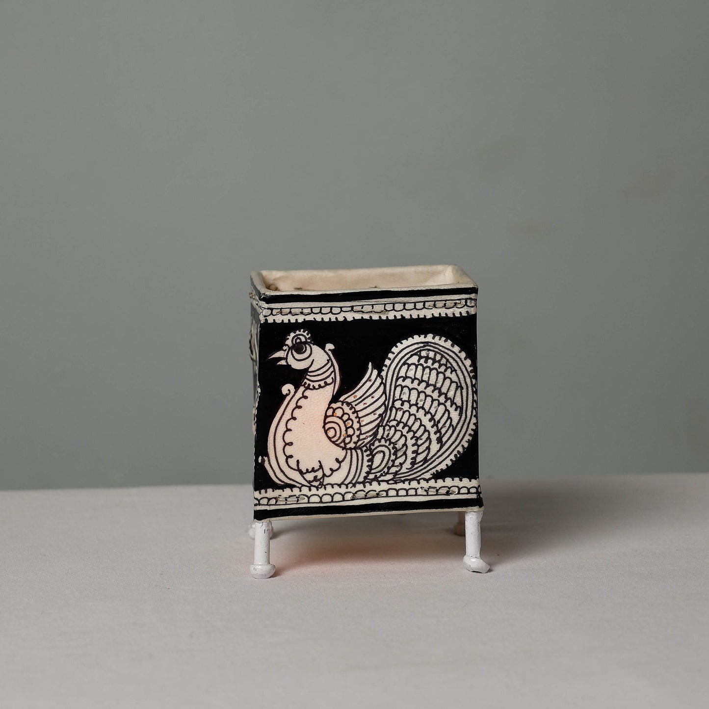  Handpainted Tholu Bommalata Leather Table Lamp l iTokri.com 