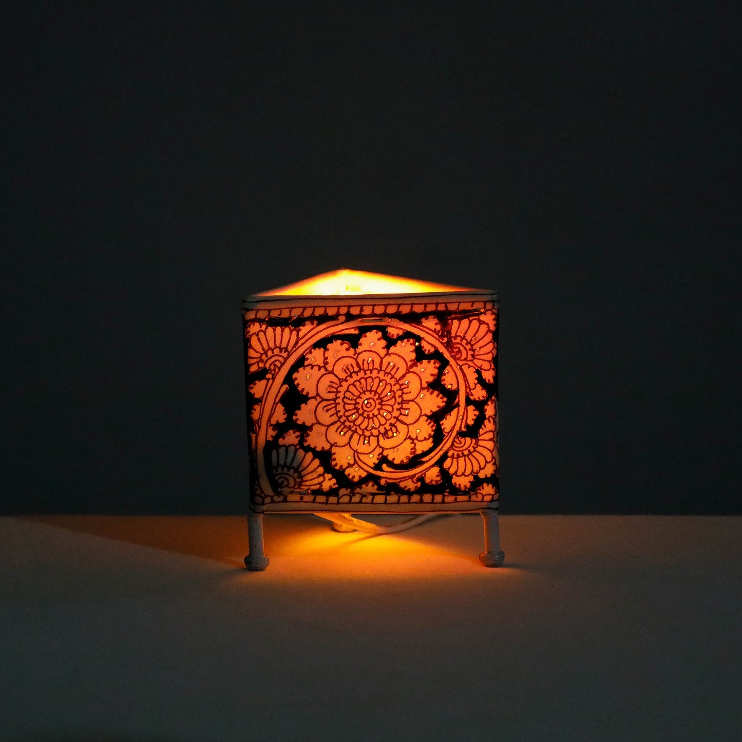  Handpainted Tholu Bommalata Leather Table Lamp l iTokri.com 