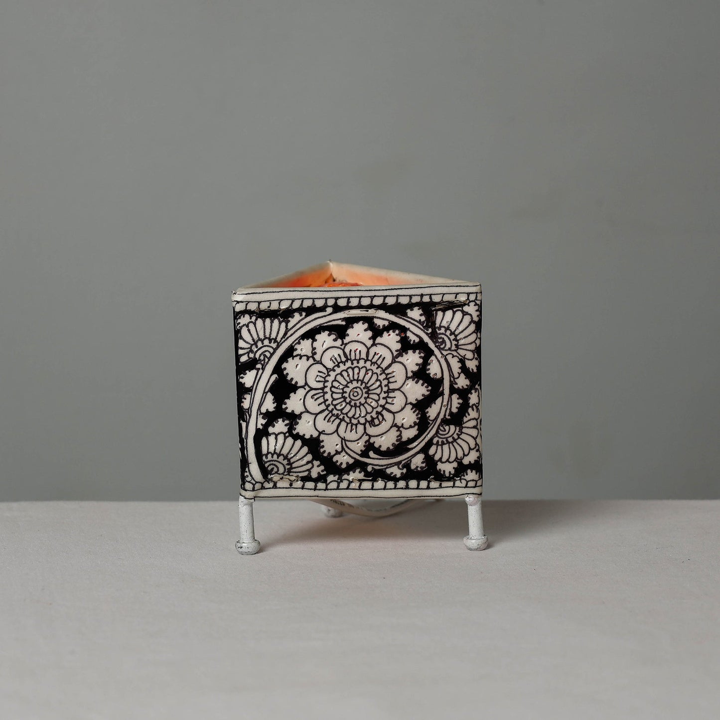  Handpainted Tholu Bommalata Leather Table Lamp l iTokri.com 