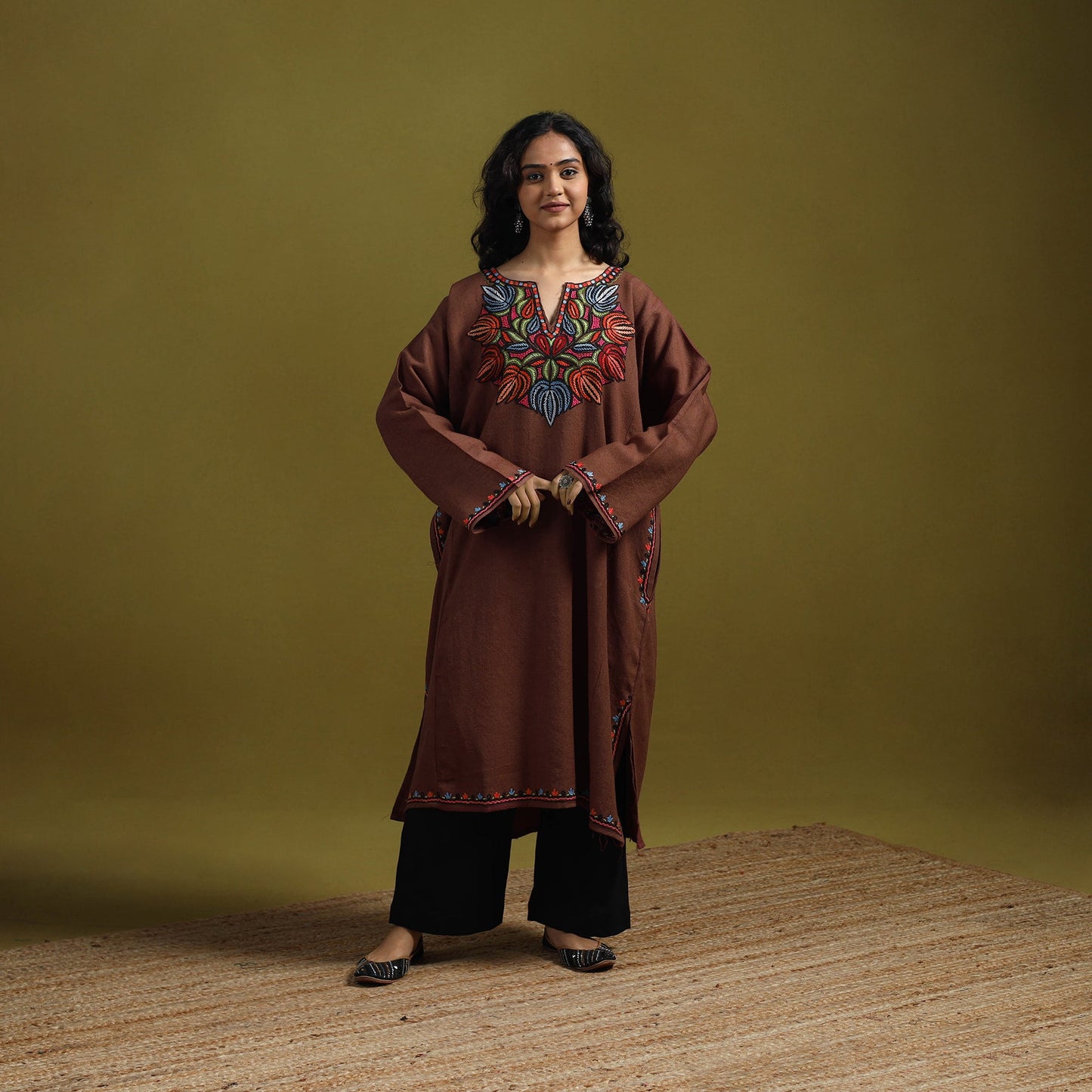 Handwoven aari hand embroidered kashmiri merino wool pheran