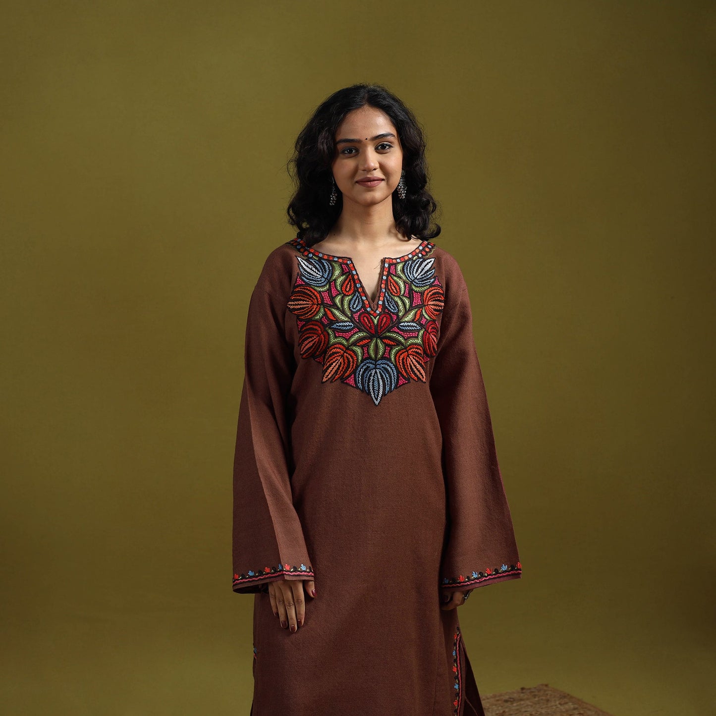 Handwoven aari hand embroidered kashmiri merino wool pheran