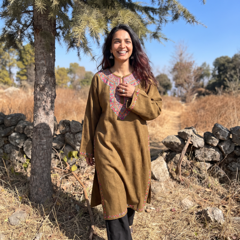 Brown Handwoven Aari Hand Embroidered Kashmiri Merino Wool Pheran, worn by a model, AI visual of the pheran, iTokri