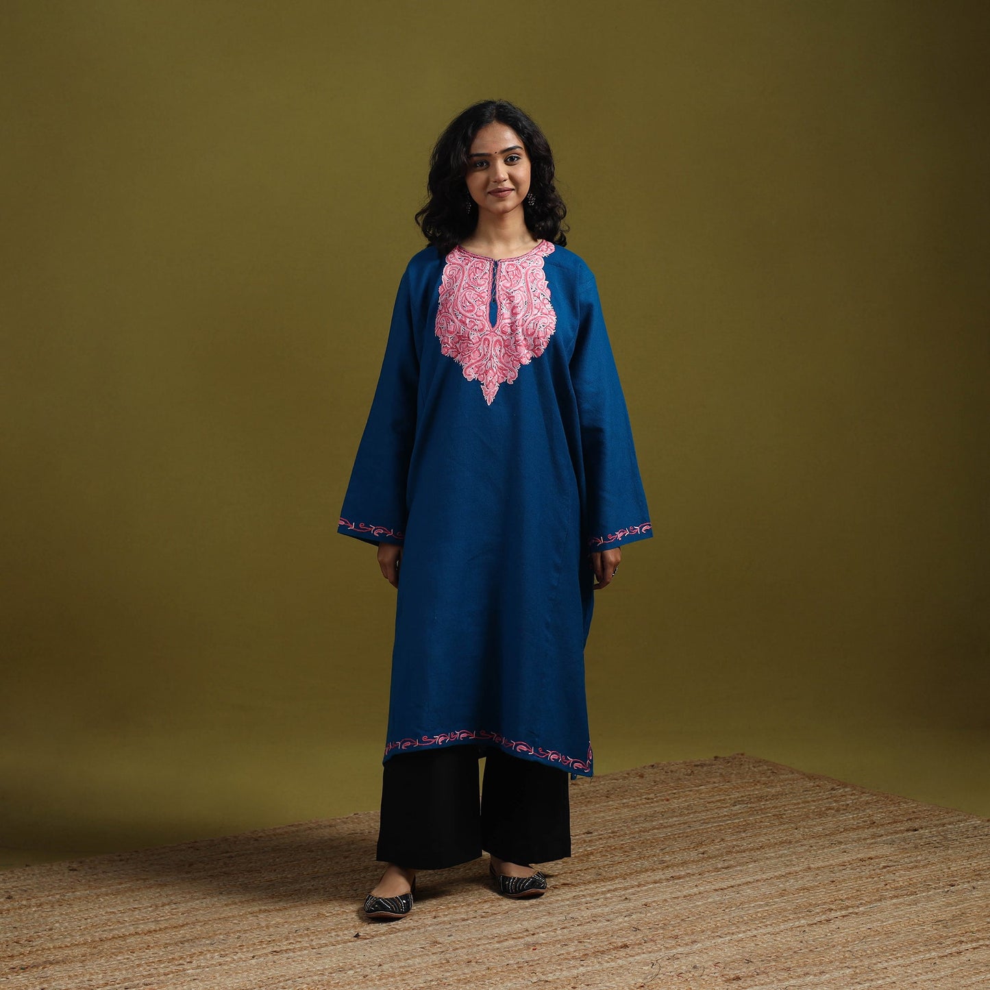 Handwoven aari hand embroidered kashmiri merino wool pheran